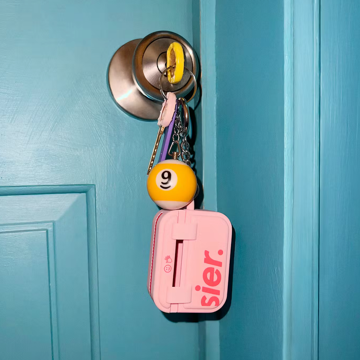 🎧 Earbuds Beauty Bag – Glossier