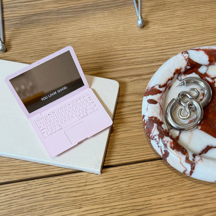 💻 Mini Laptop Mirror – Glossier