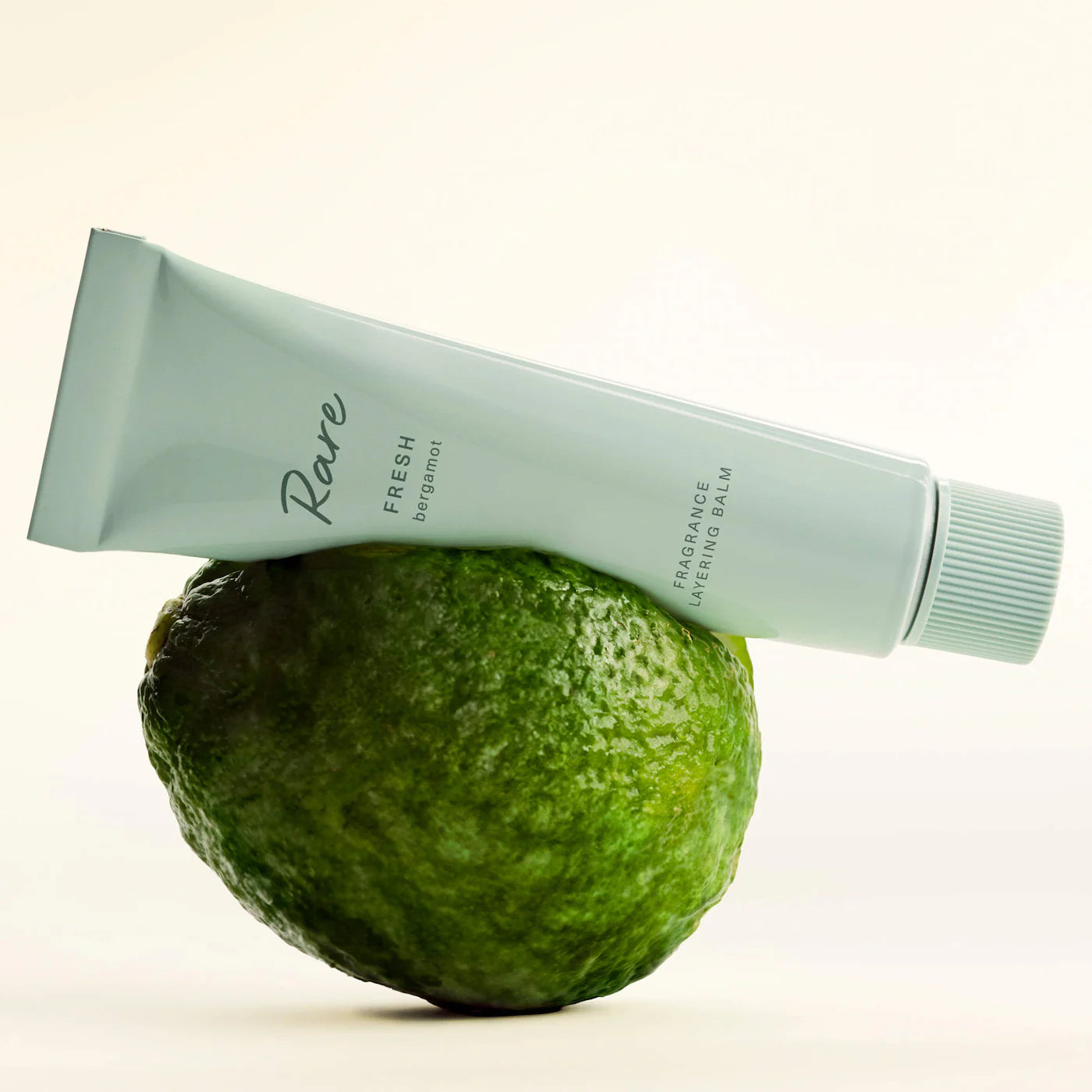 Rare Fresh Bergamot Layering Balm – Perfume sólido Rare Beauty 🍋