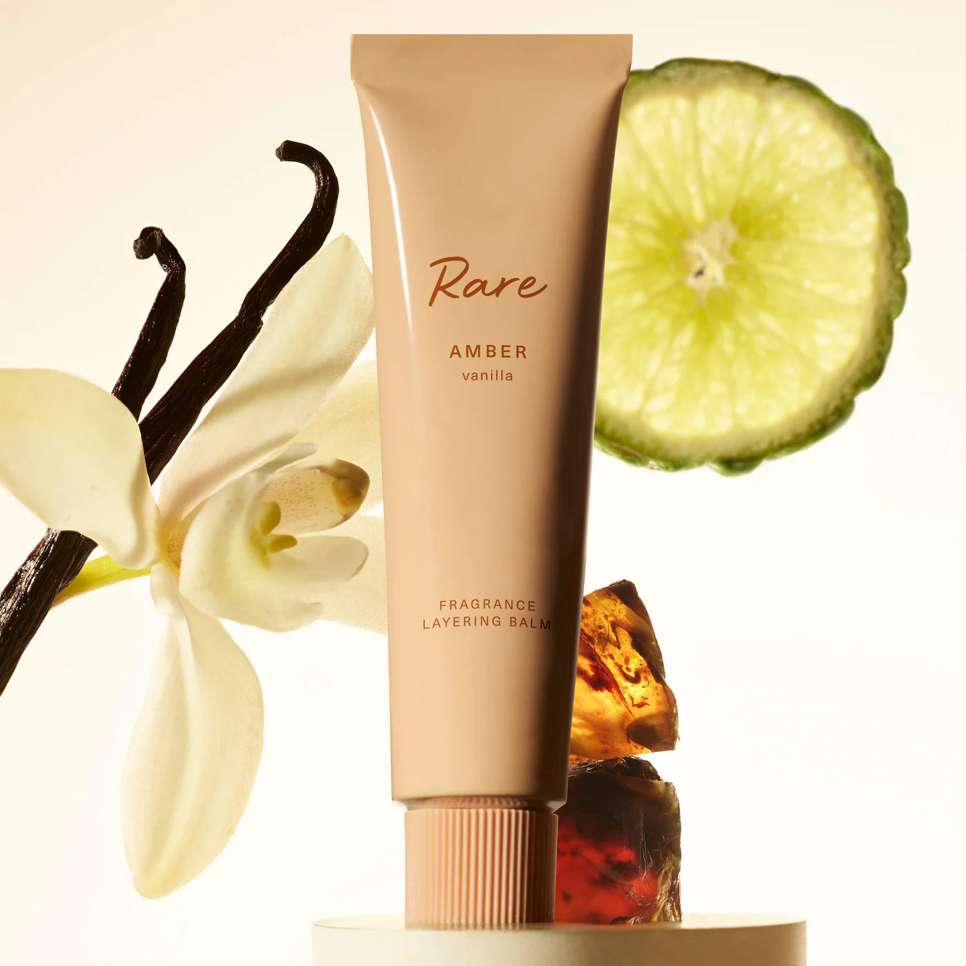 Rare Amber Vanilla Layering Balm – Perfume sólido Rare Beauty 💛