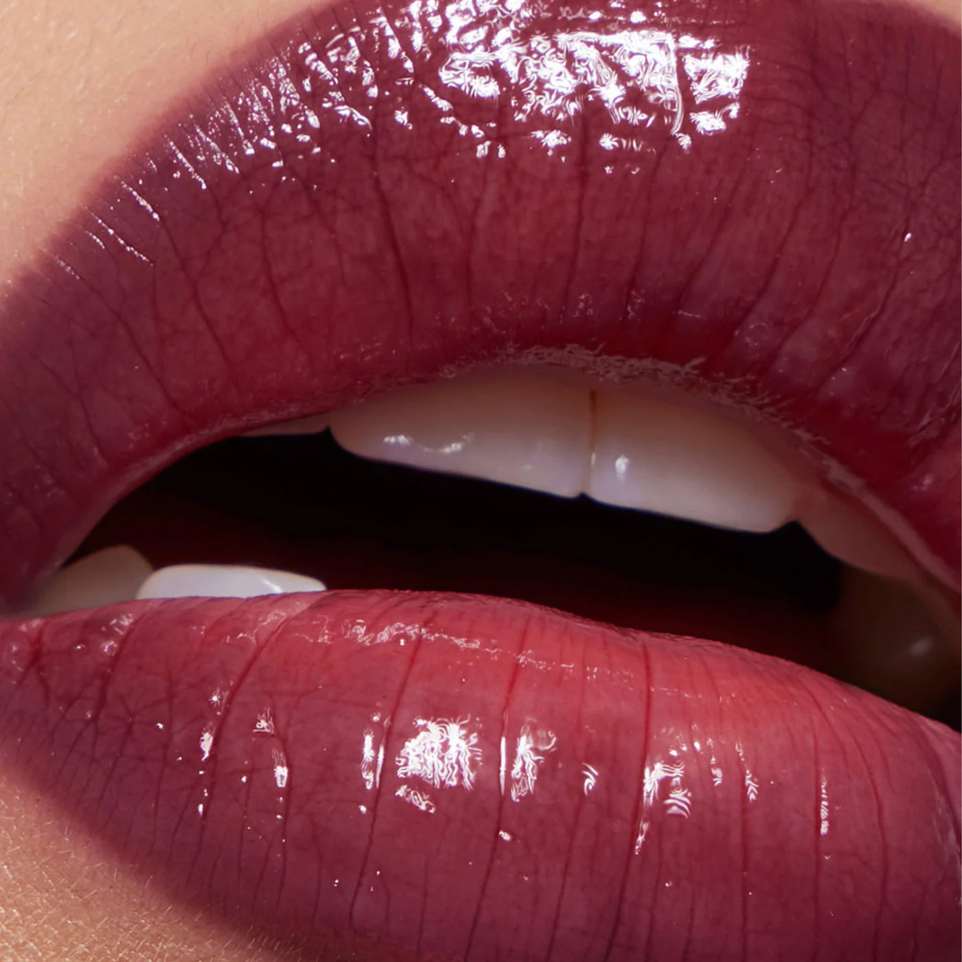 ✨ Lip Gloss con Ácido Hialurónico – REFY