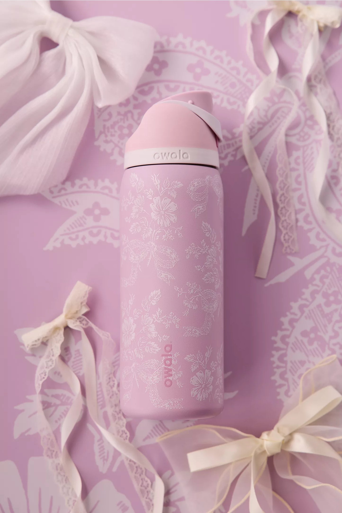 🎀 Owala FreeSip 32 oz – Ribbon Toile (UO Exclusive)