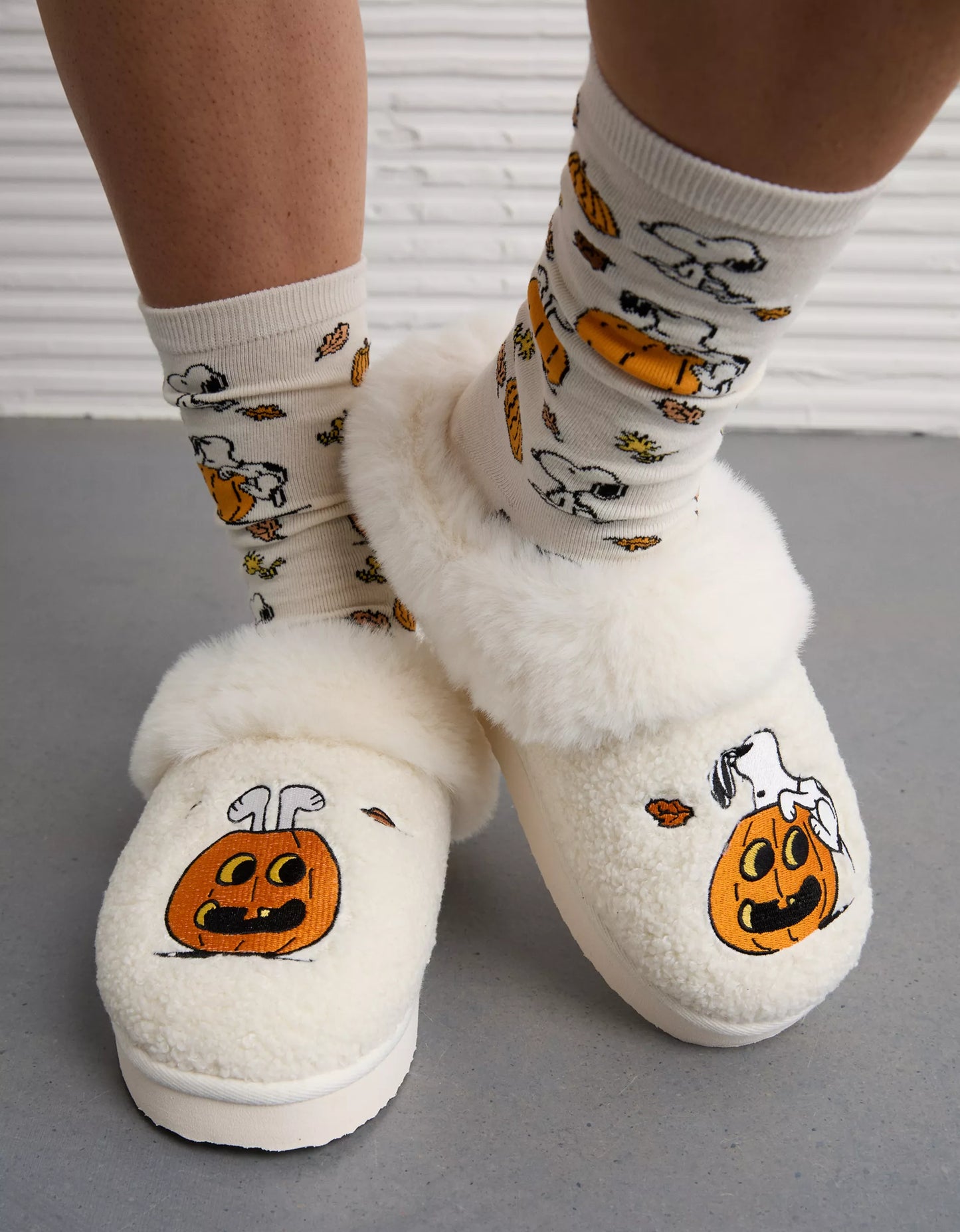 AE Snoopy Pumpkin Scuff Slipper