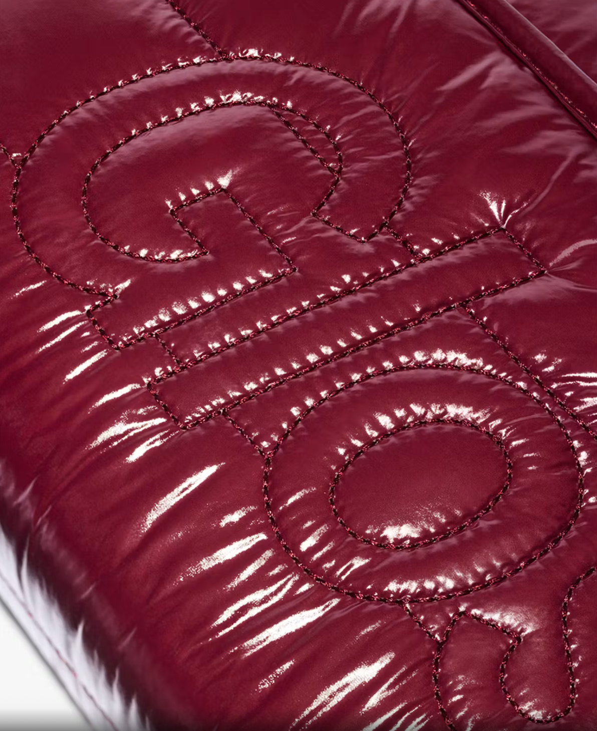 👜 Puffy Beauty Bag – Glossier (Edición Limitada)