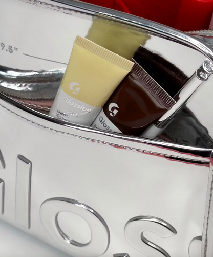 🪩 Chrome Beauty Bag – Glossier