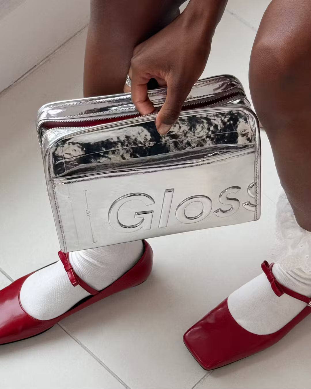 🪩 Chrome Beauty Bag – Glossier