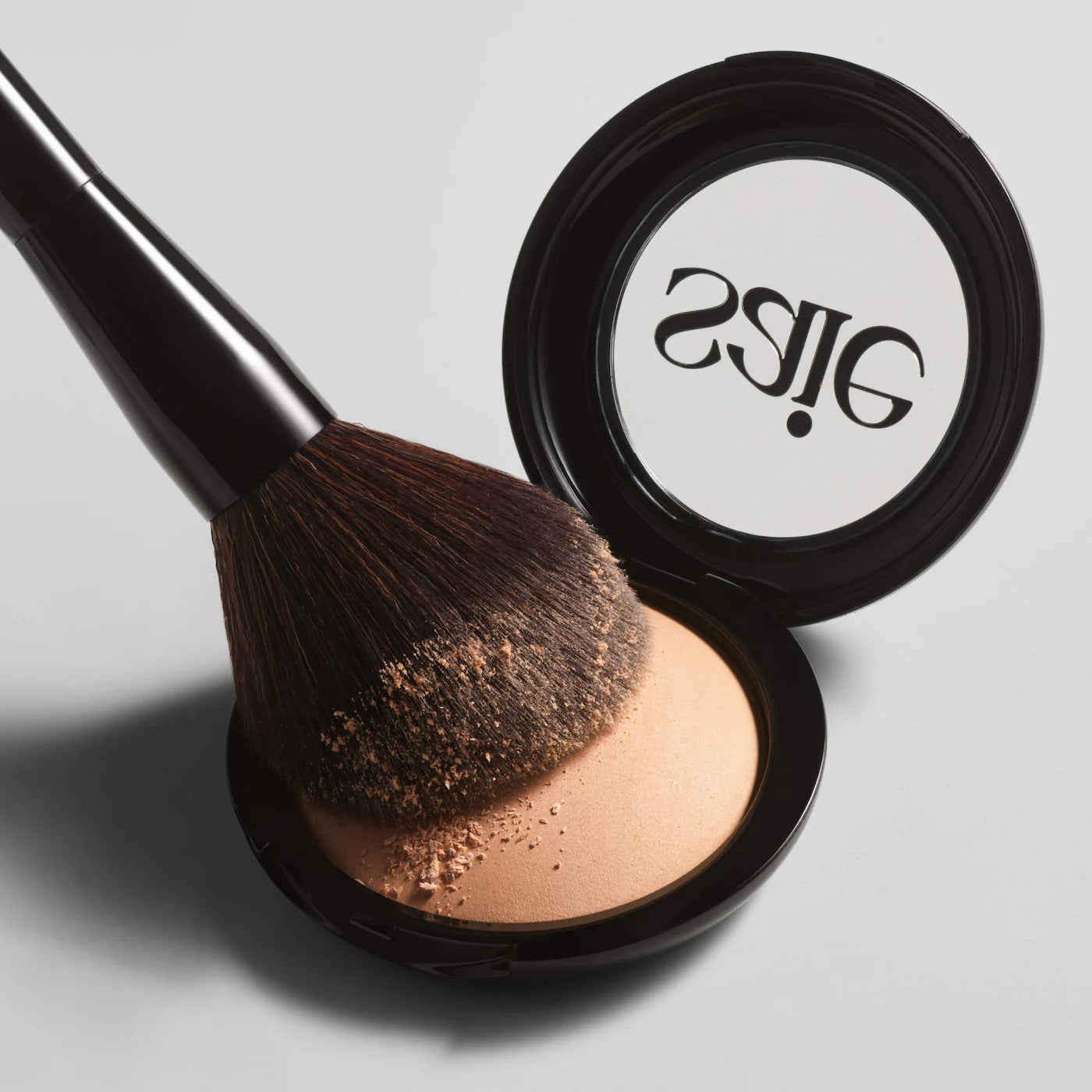Saie All-Over Powder Brush