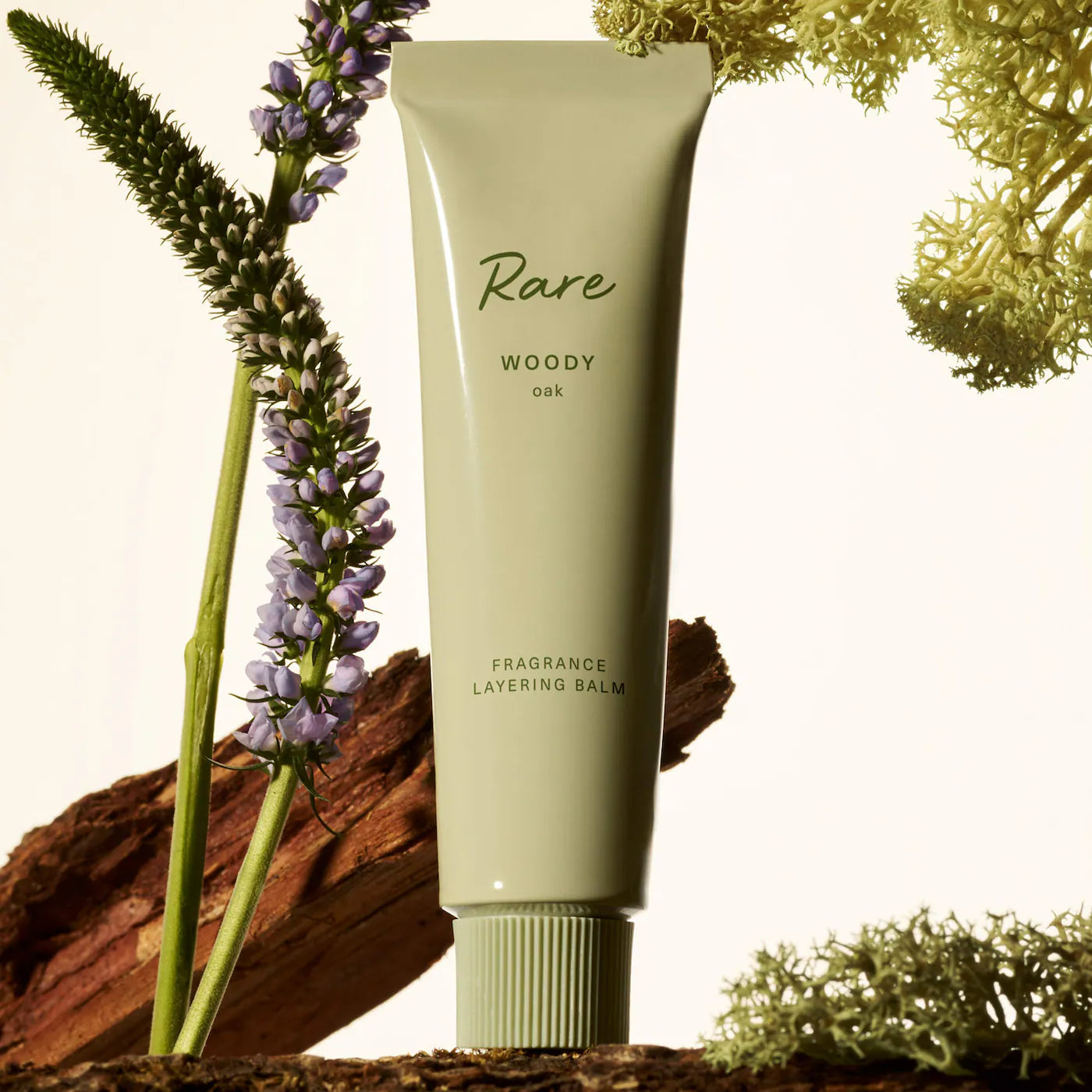 Rare Woody Oak Layering Balm – Perfume sólido Rare Beauty 🪵