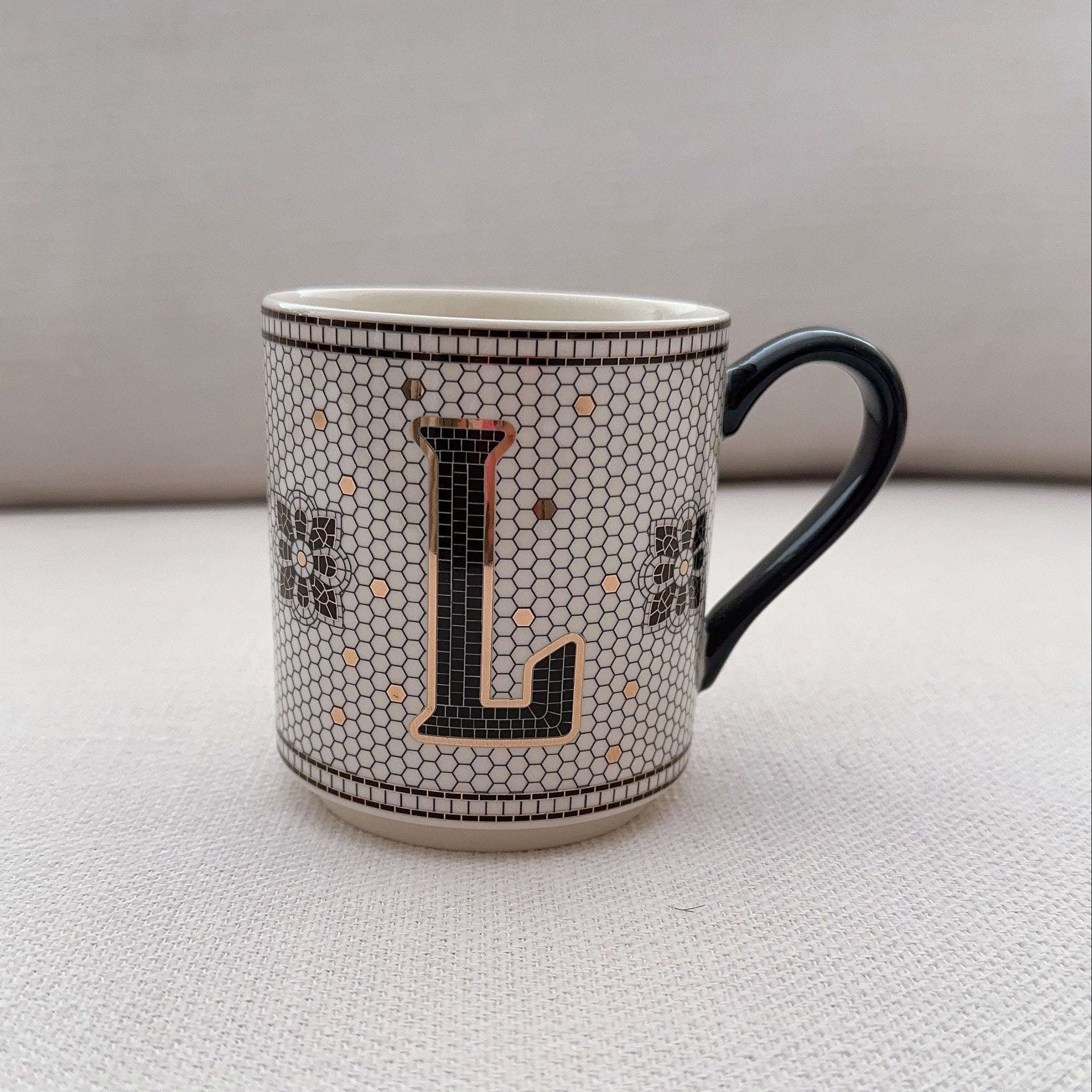 ☕ Bistro Tile Mug Monogram – L – Anthropologie