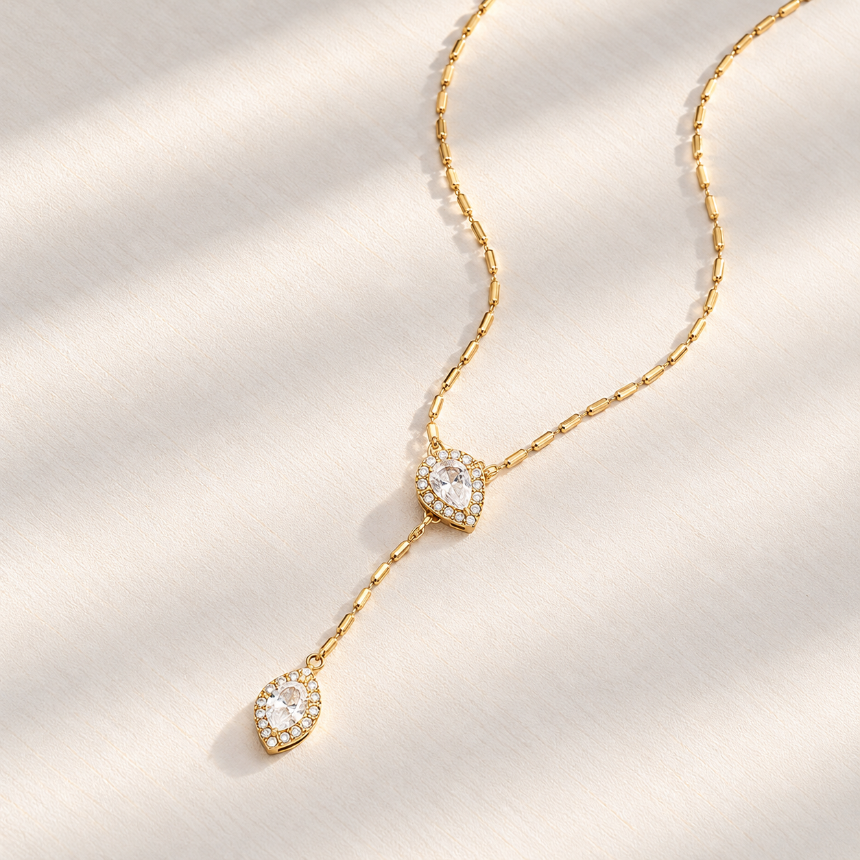 Collar Corbatín Snake Ana dorado con circonitas y cadena ajustable